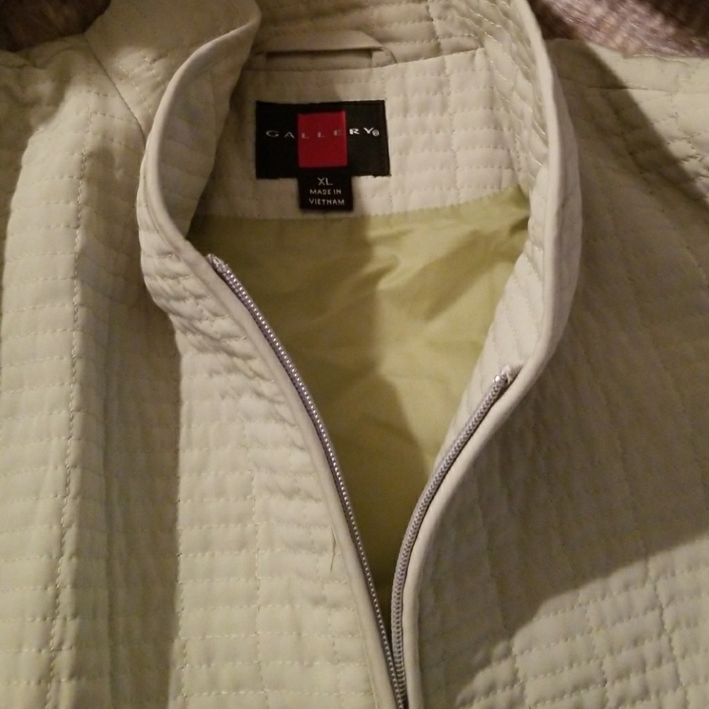 Jacket - Picture 3 of 4